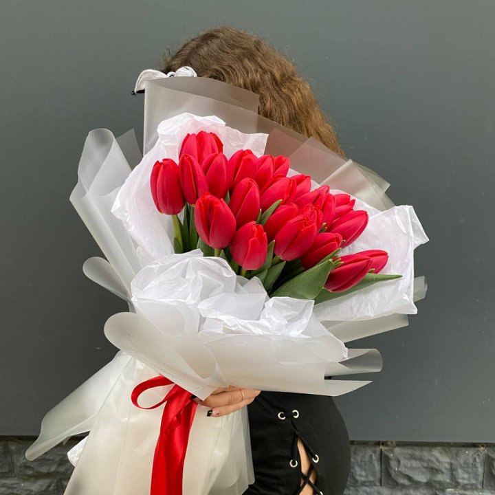  25 красных воздушных тюльпанов в Санкт-Петербурге