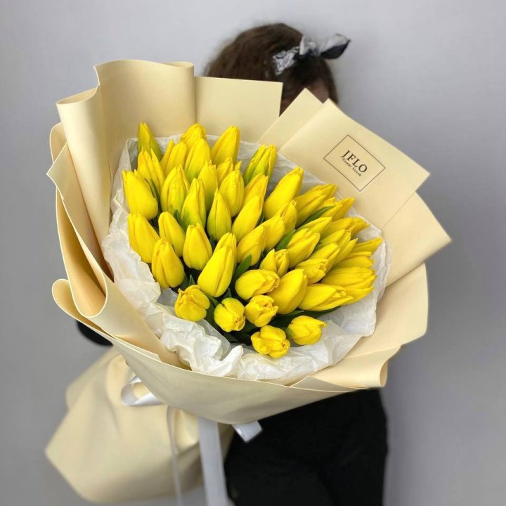 51 жёлтый тюльпан в Санкт-Петербурге