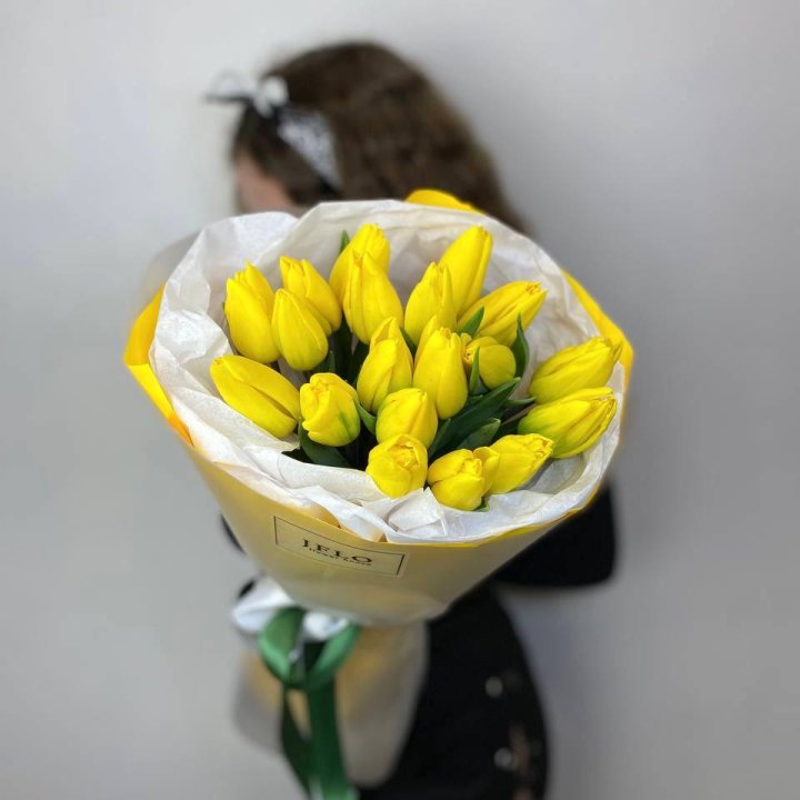  19 жёлтых тюльпанов в Санкт-Петербурге