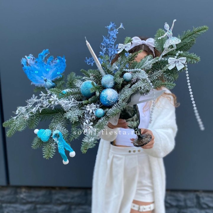 Композиция в бокале голубая в Санкт-Петербурге