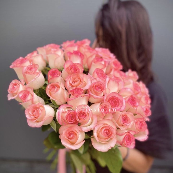 Охапка Роз Джумилия в Санкт-Петербурге