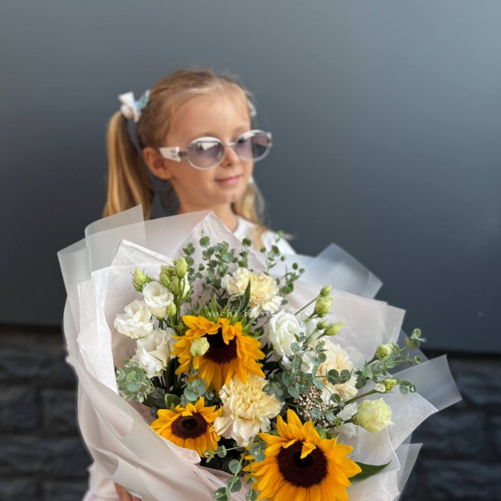  Букет  из стойких цветов с подсолнухами в Санкт-Петербурге