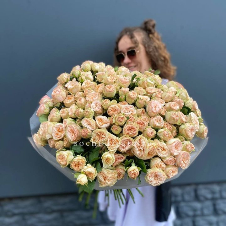 51 пионовидная роза в Санкт-Петербурге