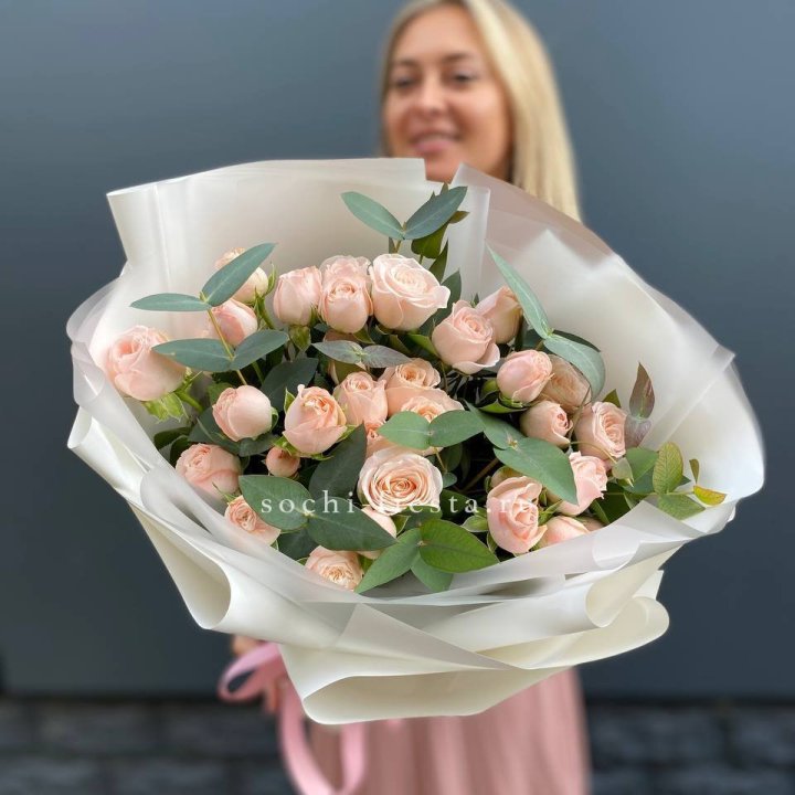 Букет кустовых роз "Фреш" с доставкой в Санкт-Петербурге