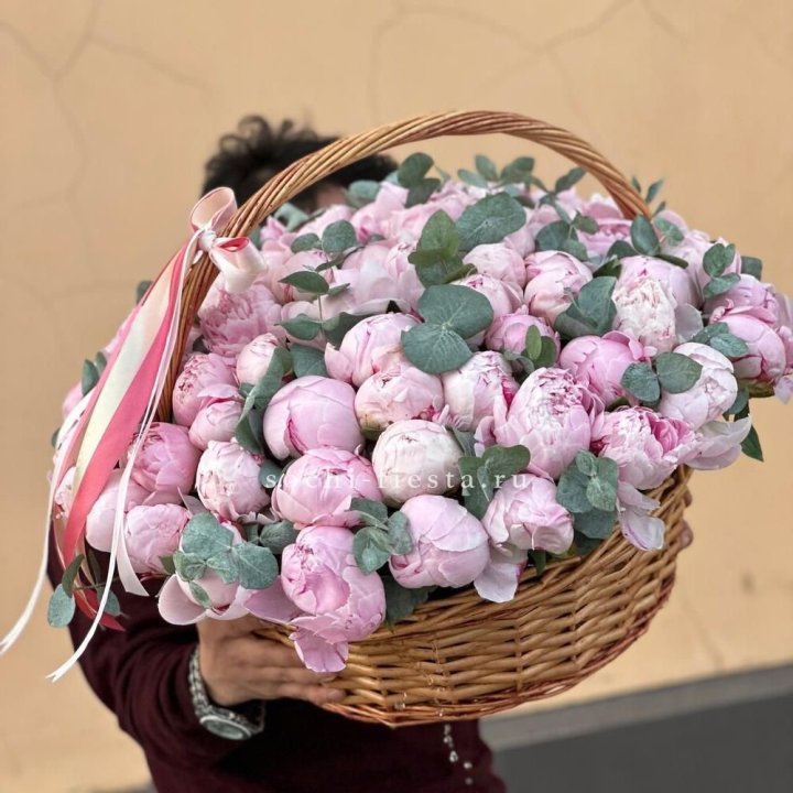 Корзина пионов "75" в Санкт-Петербурге