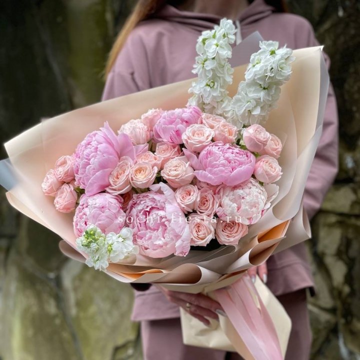 Букет с пионами №1 в Санкт-Петербурге