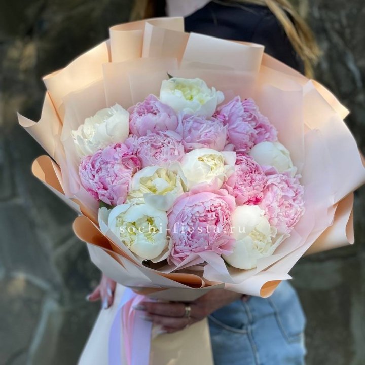 Букет 15 зефирных пионов в Санкт-Петербурге
