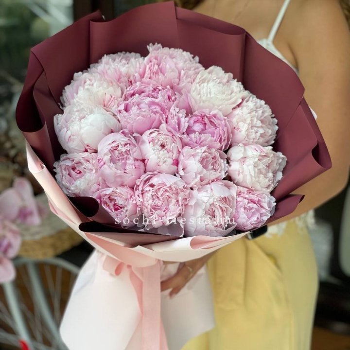 Букет 17 зефирных пионов в Санкт-Петербурге