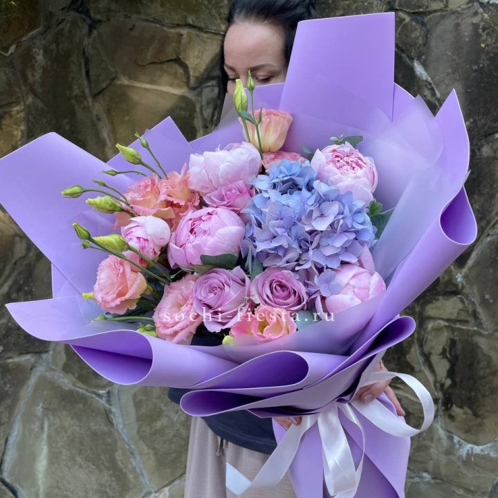 Букет с пионами "Блю логан" в Санкт-Петербурге