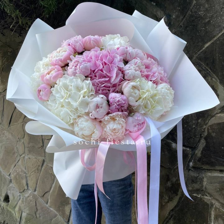 Букет "Пионы и Гортензии" в Санкт-Петербурге