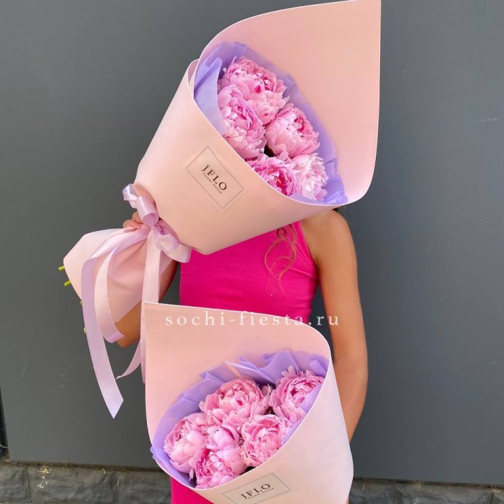 Букет из 5 пионов в Санкт-Петербурге