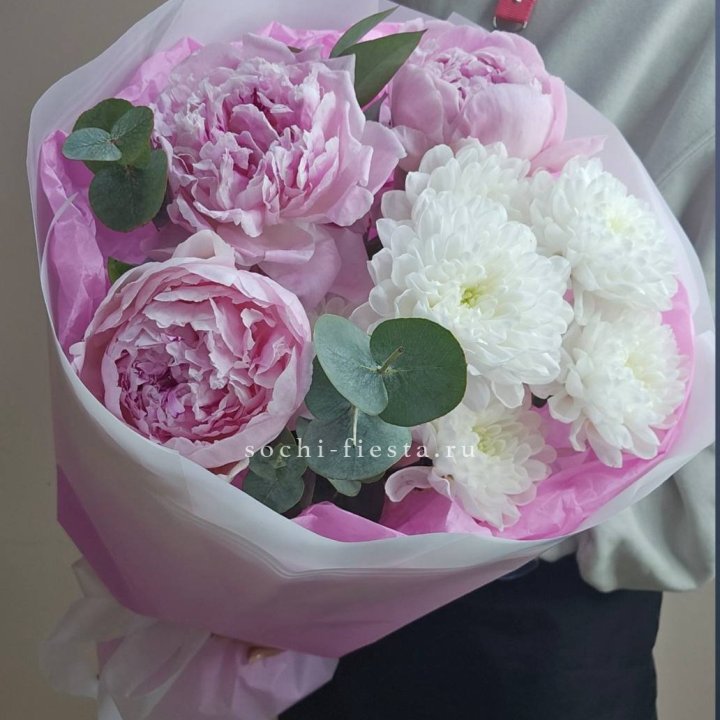  Букет комплимент с пионами в Санкт-Петербурге