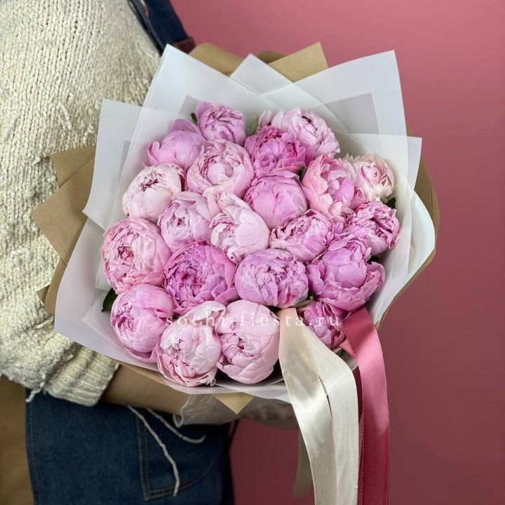 Букет из 21 пионов в Санкт-Петербурге