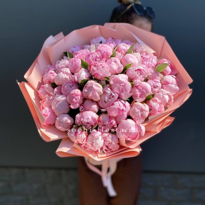 Нежный букет 51 пионов  в Санкт-Петербурге