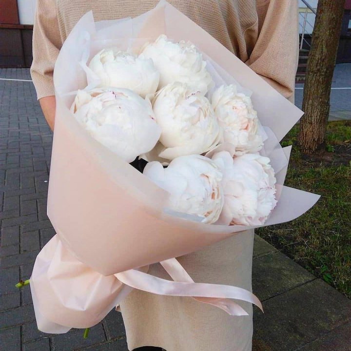 Букет белых пионов в Санкт-Петербурге
