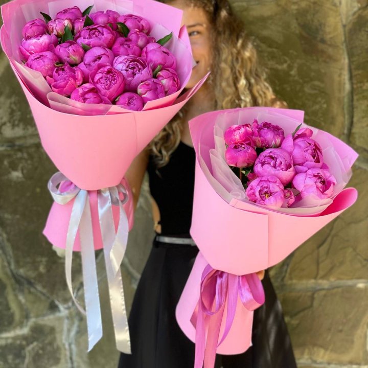 Букет ярких пионов  в Санкт-Петербурге