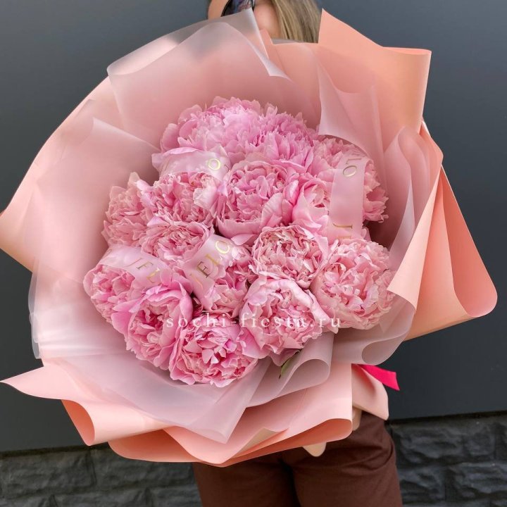 15 пионов "Монинг" в Санкт-Петербурге