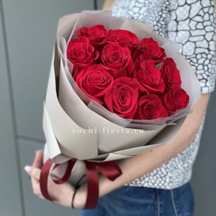 Букет красных роз "Рози" в Санкт-Петербурге