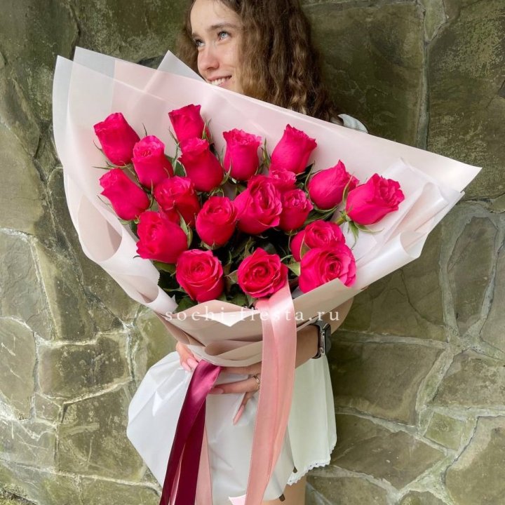19 алых роз в Санкт-Петербурге
