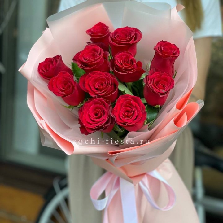 Букет красных роз "Мадам ред" в Санкт-Петербурге