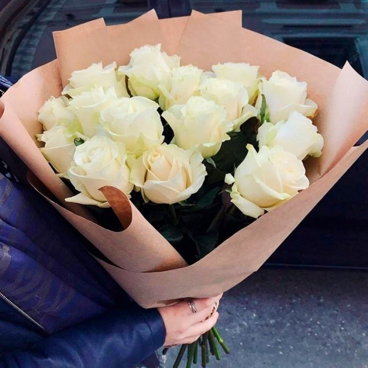 15 белых роз "Крафт" в Санкт-Петербурге