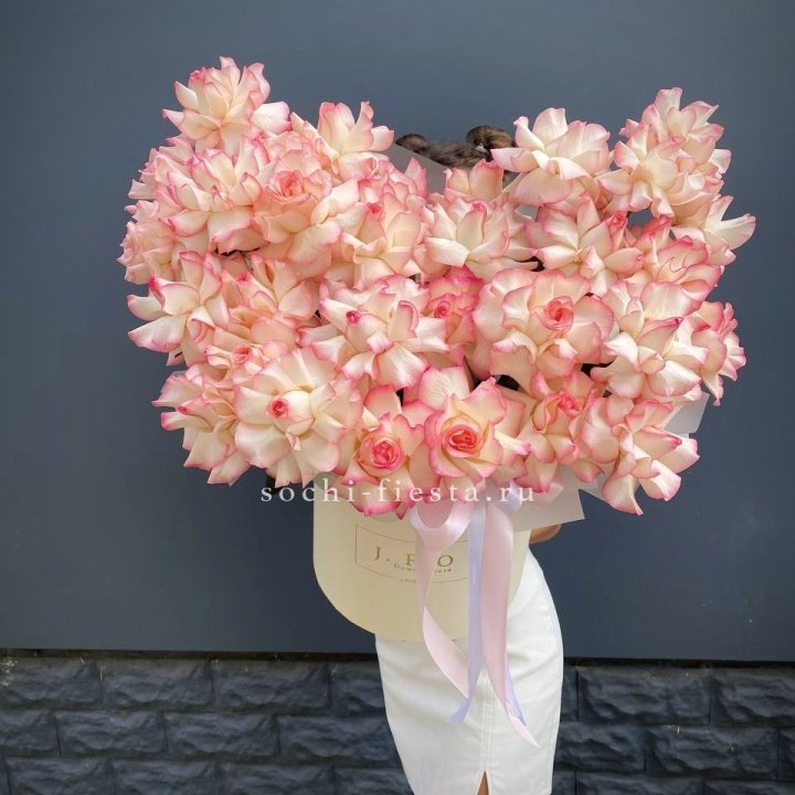 31 французская роза Джумилия в боксе в Санкт-Петербурге