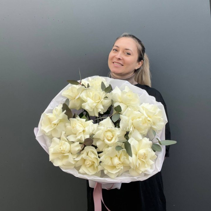 13 Белых французских роз Облако в Санкт-Петербурге
