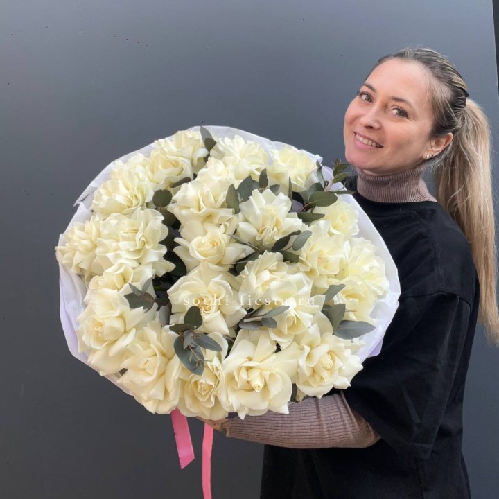 25 Белых французских роз Вайт найс в Санкт-Петербурге