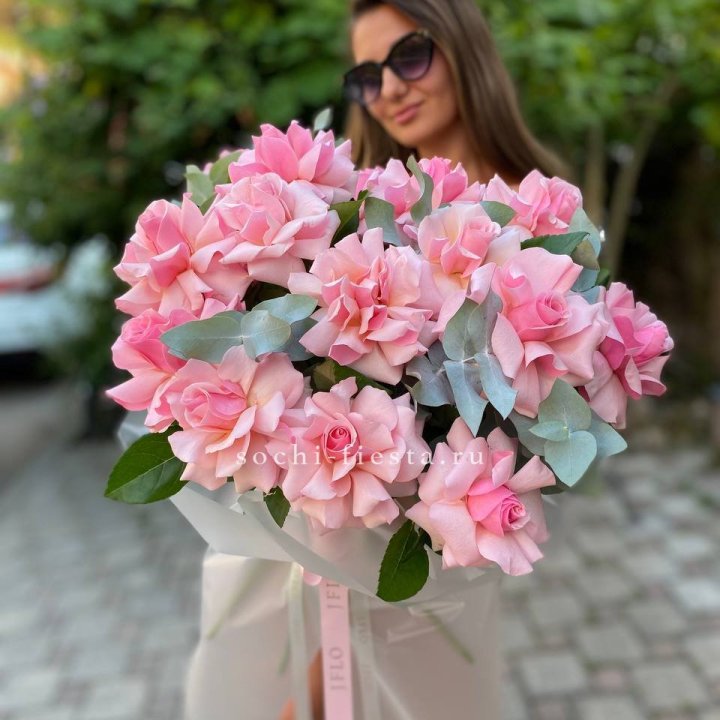 17 Розовых  французских роз в Санкт-Петербурге