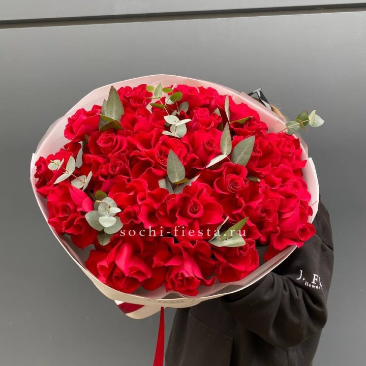 23 Красных французских роз в Санкт-Петербурге