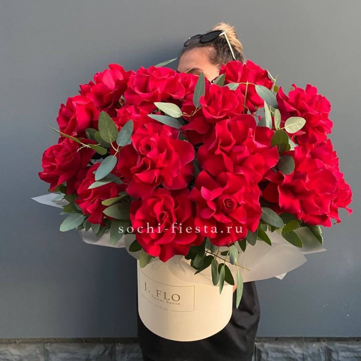 25 Французских красных роз в коробке в Санкт-Петербурге