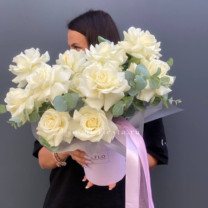 11 Французских белых роз в боксе в Санкт-Петербурге