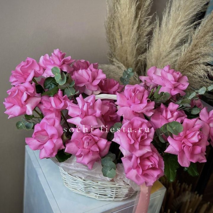 25 роз в цветочной корзине Пинк в Санкт-Петербурге