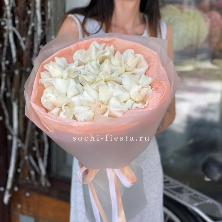 7 Белых французских роз в Санкт-Петербурге