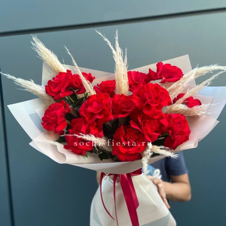 15 Красных французских розы в Санкт-Петербурге