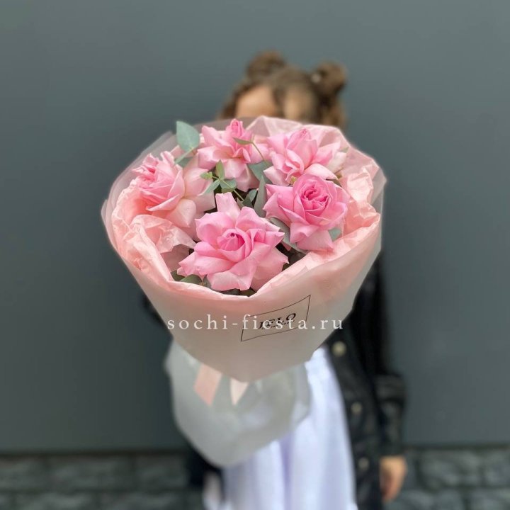 5 французских розовых роз  в Санкт-Петербурге