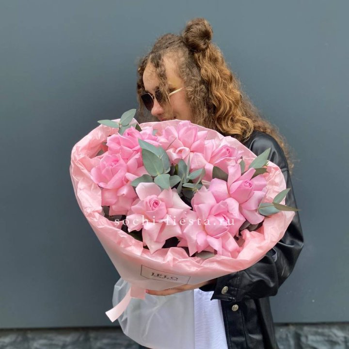 7 розовых роз в Санкт-Петербурге