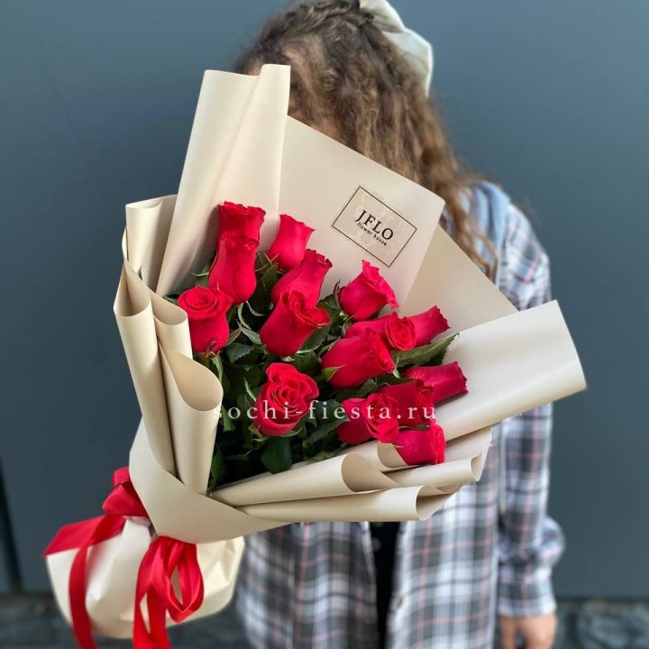 15 красных роз в Санкт-Петербурге