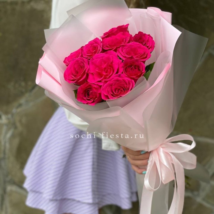 Букет алых роз в Санкт-Петербурге