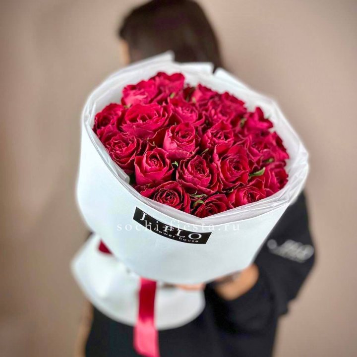 Букет красных роз мадам ред в Санкт-Петербурге