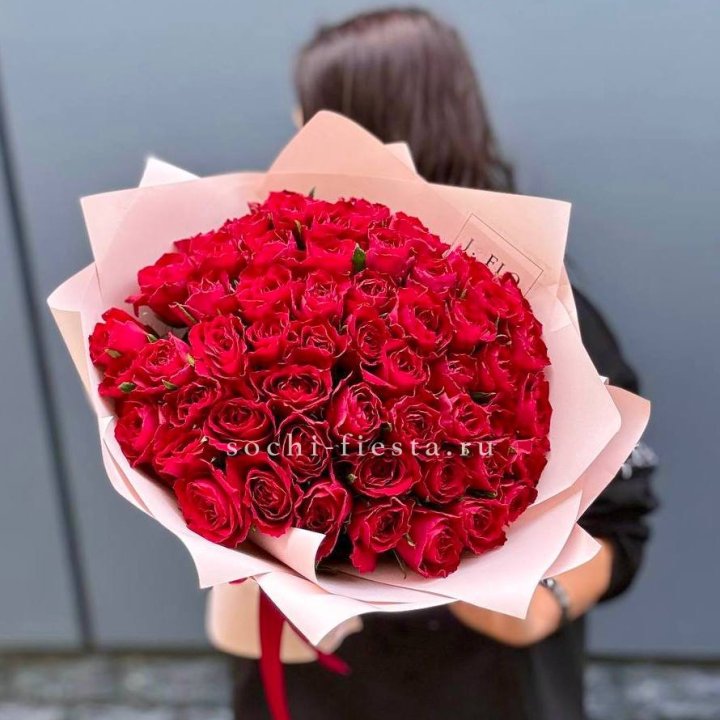 55 кенийских роз в Санкт-Петербурге