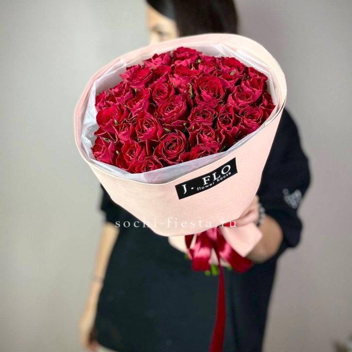 35 кенийских роз в Санкт-Петербурге