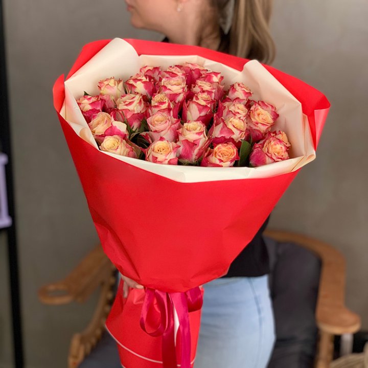 Букет роз Chapeau в Санкт-Петербурге