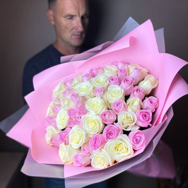 51 белых и розовых роз в Санкт-Петербурге