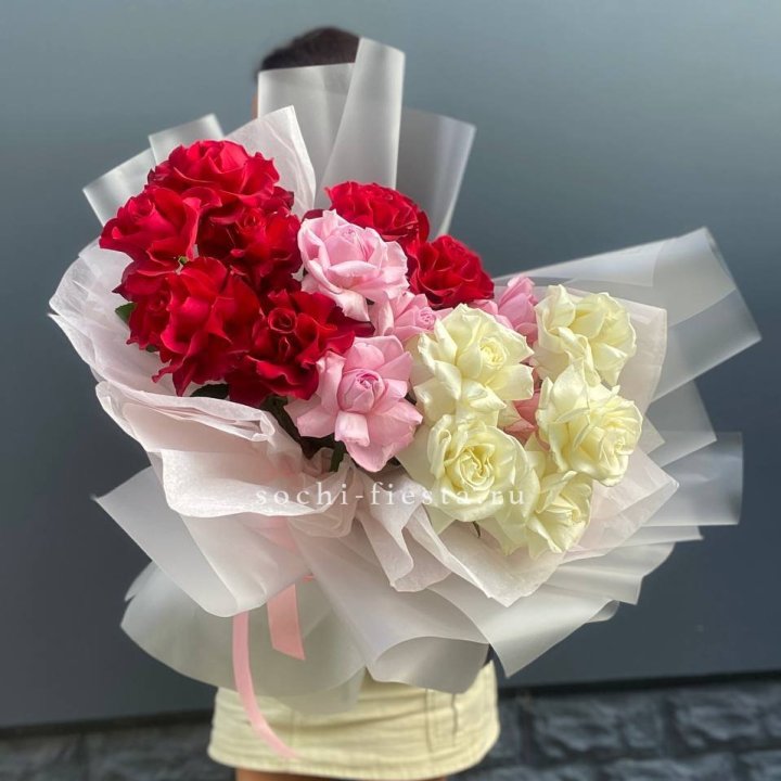 Микс из 17 роз в Санкт-Петербурге