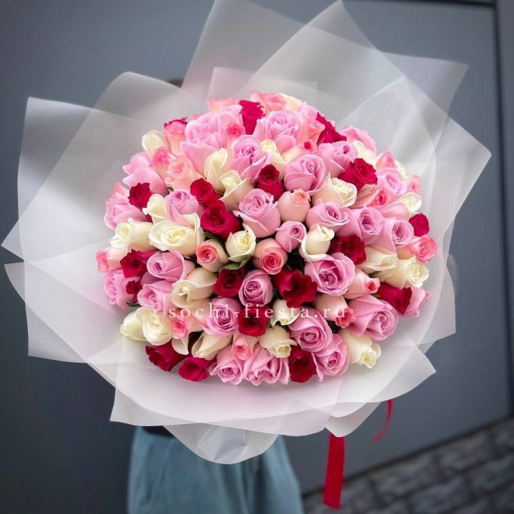 101 разноцветная роза "Карусель" в Санкт-Петербурге