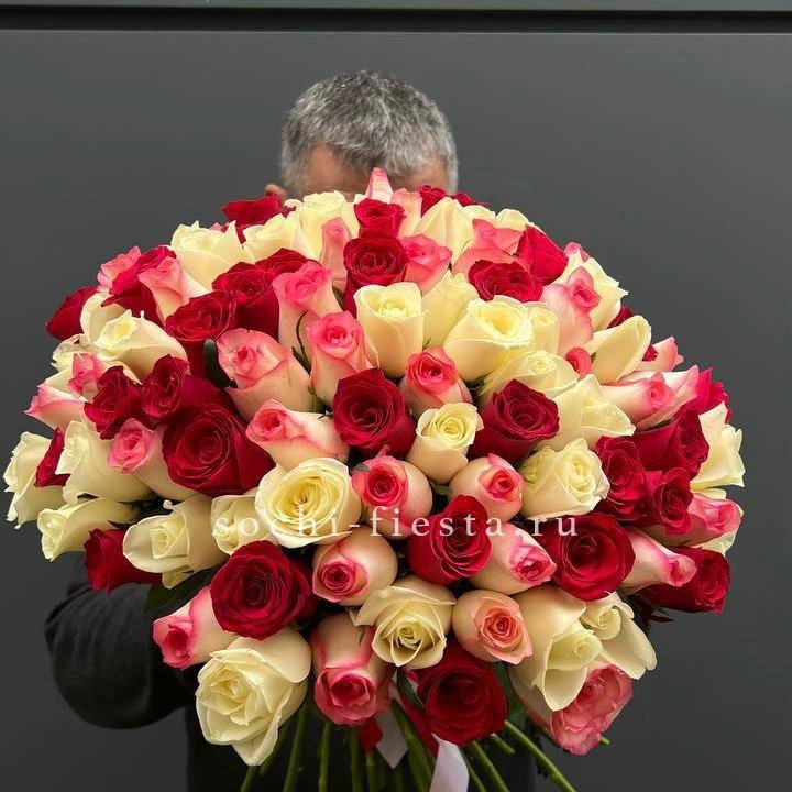 101 разноцветная роза "Джули" в Санкт-Петербурге