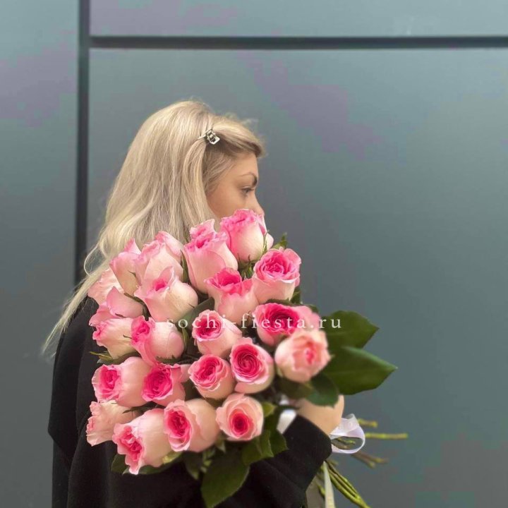  25 розовых роз в Санкт-Петербурге