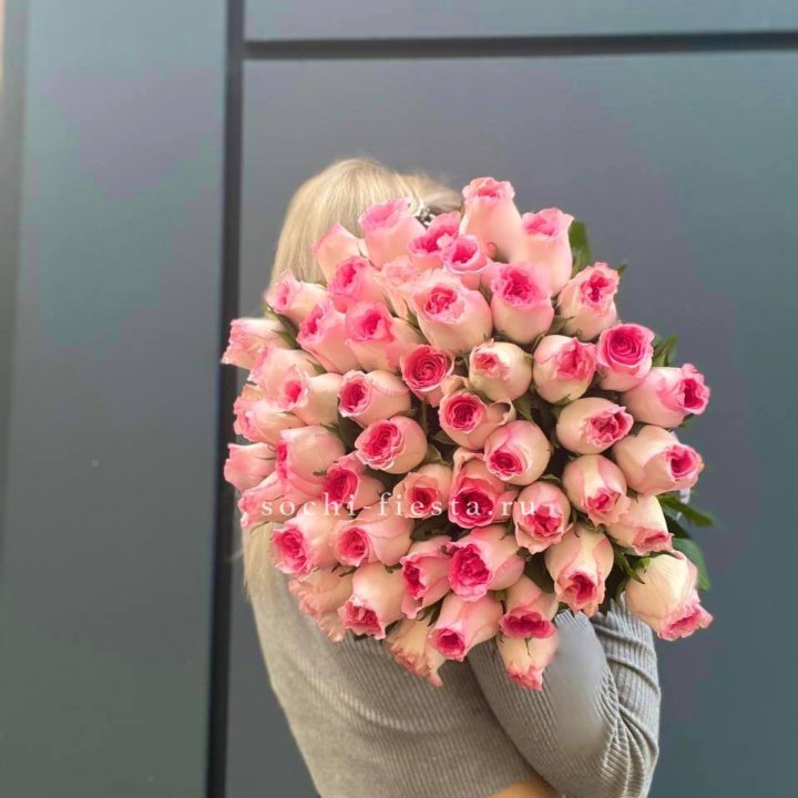 51 розовая роза в Санкт-Петербурге