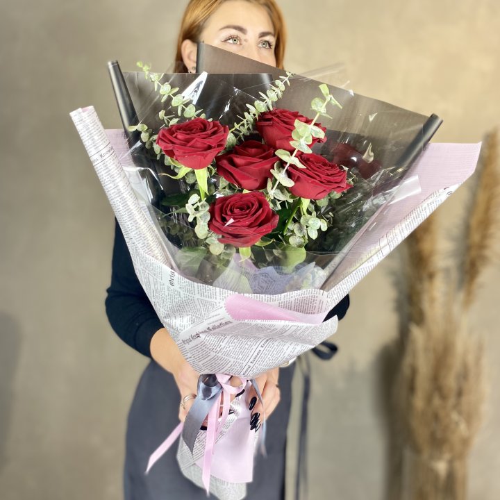 5 красных роз в Санкт-Петербурге
